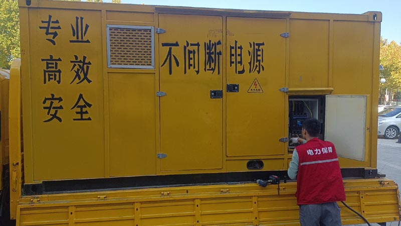 武川柴油发电机组和UPS电源配合使用时，如何避免切换过程中的电力中断？